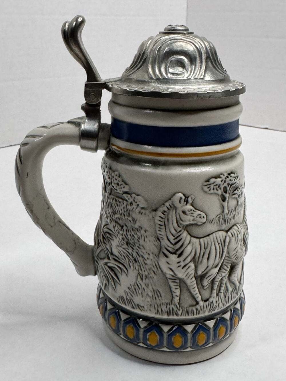 Avon Endangered Species Mountain Zebra Mini Beer Stein Ceramic Pewter Lid